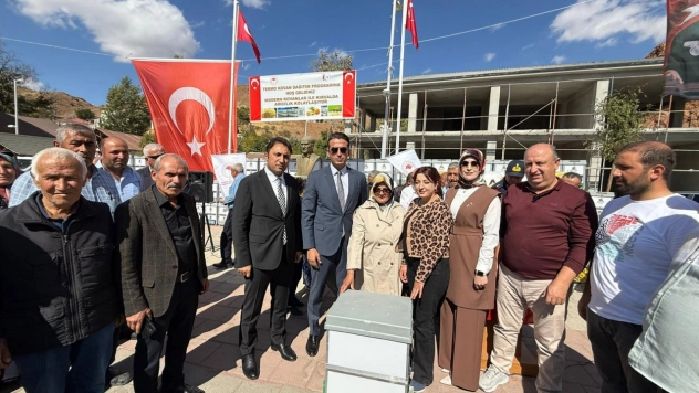 Kuluncak'ta Yüzde 70 Hibeli Termo Kovan Desteğiyle Arıcılara Destek