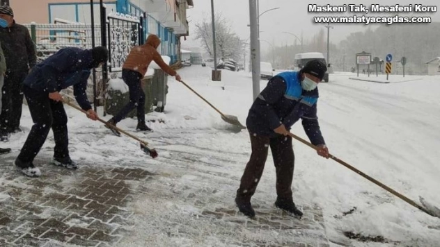 Kuluncak'ta yoğun karla mücadele
