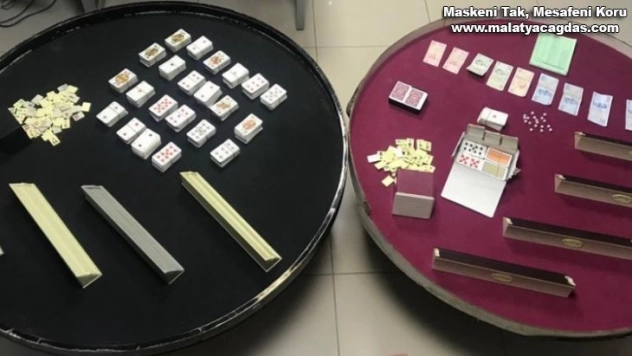 Kumar oynayan şahıslara polislerden suçüstü