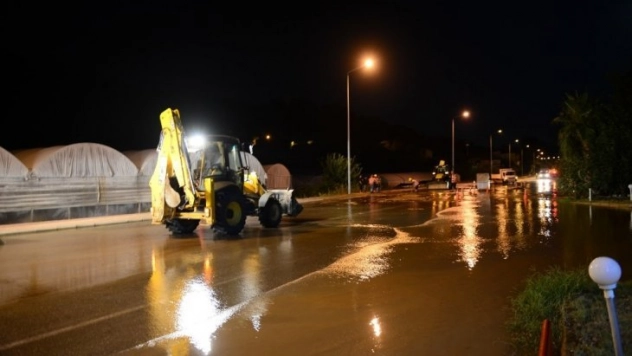 içme suyu hattında boru patladı, üç mahalle susuz kaldı