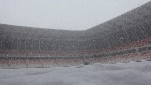 Kupa maçının oynanacağı stadyumda 30 cm kar var