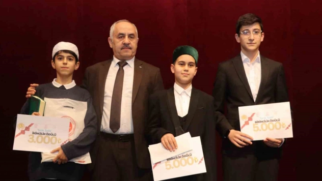 Kur'an-ı Kerim'i güzel okumak için yarıştılar