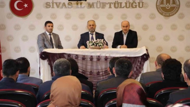 Kur'an kursu öğreticilerine yönelik toplantı düzenlendi