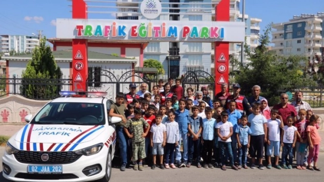 Kuran kursu öğrencilerine trafik eğitimi