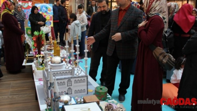 Kuran öğrenen minik öğrencilerin sergisi büyük beğeni topladı
