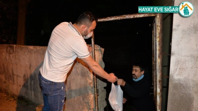 Kurbanlık danayı kesip 150 aileye dağıttı