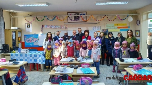 Kursiyerler ördü, minik kalpler ısındı