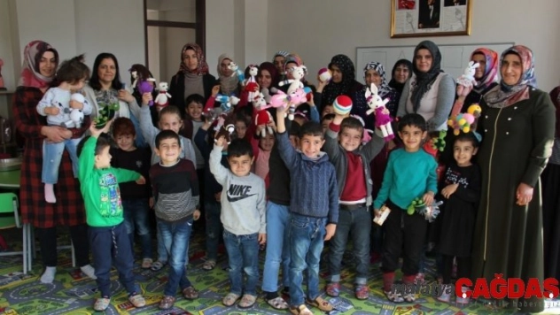 Kursiyerlerden ana sınıfı öğrencilerine oyuncak