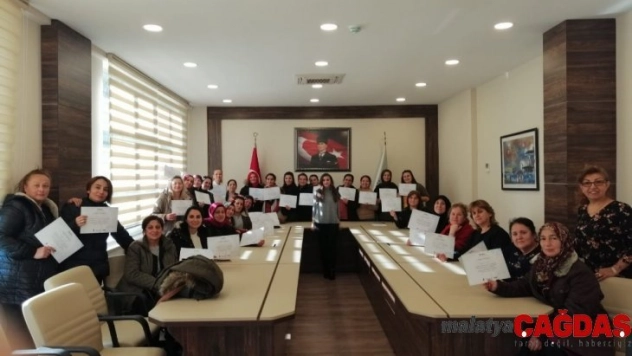 Kursiyerlere 'paramı yönetebiliyorum' eğitimi