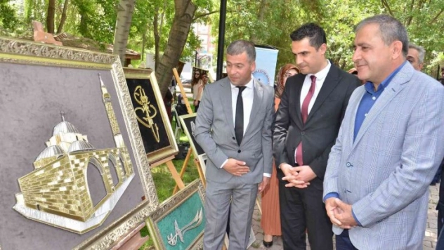 Kursiyerlerin el emeği göz nuru eserleri görücüye çıktı