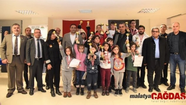 Kurtuluş Kupası Satranç Turnuvasına 9 ilden 153 sporcu katıldı