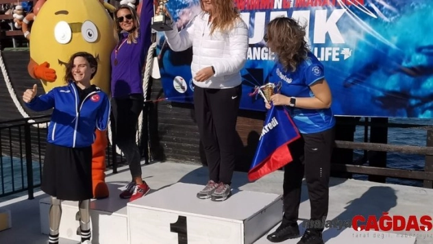 Kuşadalı yüzücü Aslı'dan büyük başarı