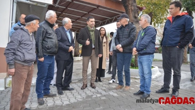 Kuşadası Belediye Başkanı her gün bir sokakta vatandaşlarla buluşarak mesaisine başlıyor