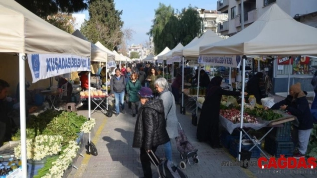Kuşadası'nda yöresel pazara yoğun ilgi