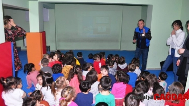 Kütahya AFAD'tan anaokulu öğrencilerine 'Afete Hazır Okul' eğitimi