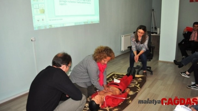 Kütahya AFAD ve PTT personeline ilk yardım eğitimi