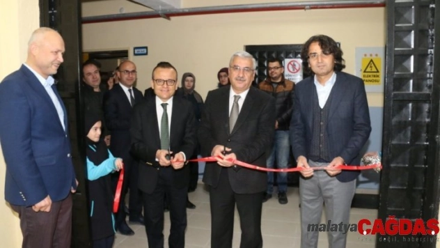 Kütahya Ahterî İmam Hatip Ortaokulu'nda 4006 TÜBİTAK Bilim Fuarı sergisi