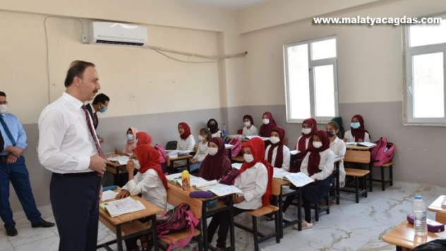 Kuveytli hayırseverlerin yapımını tamamladığı okullarda ders başladı