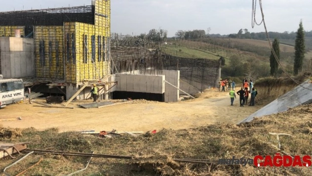 Kuzey Marmara Otoyolu inşaatında iskele çöktü, 3 işçi altında kaldı