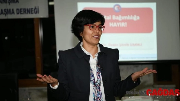 Lapseki'de 'Dijital Bağımlılık Semineri' düzenlendi