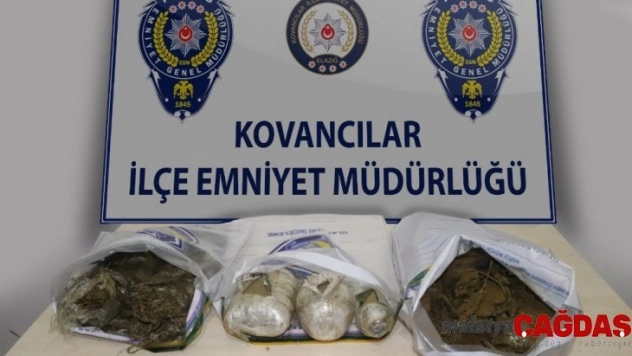 Lastiklere 7 kilo esrar gizledi, polise teslim oldu
