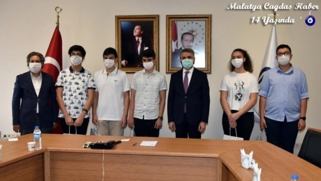 LGS'den tam puan alan öğrenciler ödüllendirildi