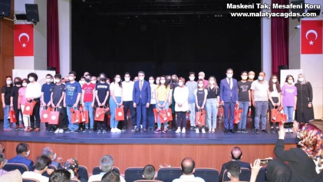 LGS ilk 100'e giren öğrenciler ödüllendirildi