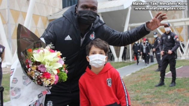 Lider Beşiktaş kafilesi Sivas'a geldi