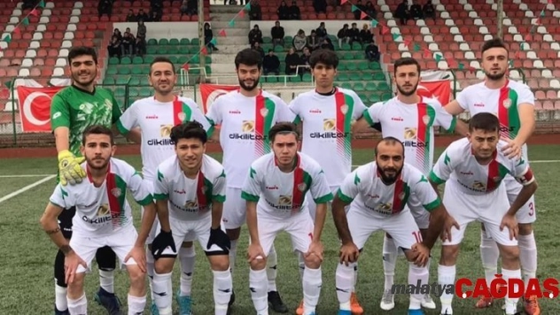 Lider ilk yarı zorlansa da ikinci yarı attığı gollerle kazandı