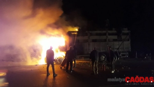 Limon yüklü kamyon alev alev yandı