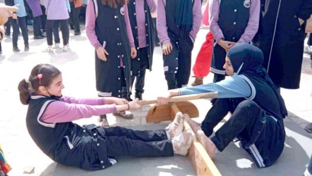 Lise öğrencileri doyasıya eğlendi