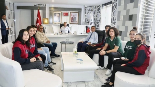 Lise öğrencileri okullarının sorunlarını Başkan Kılınç'a iletti