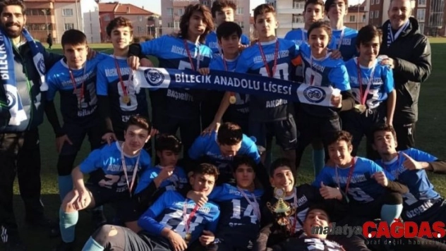 Liseler arası futbol turnuvasının şampiyonu 15 Temmuz Şehitler Anadolu Lisesi oldu