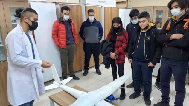 Liseli öğrencilere uzay ve hava bilimi anlatıldı