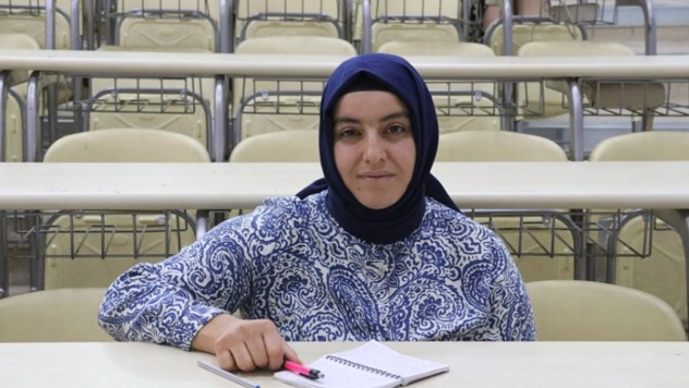 Lösemi nedeniyle hayatını kaybeden kızının üniversite hayalini gerçekleştiriyor