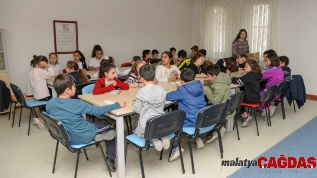 Lösemili çocuklar için maske taktılar