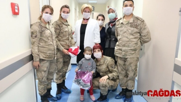 Lösemili çocuklara Jandarma ilgisi
