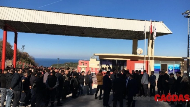 Maden işçileri maaşlarını alamadıkları gerekçesi ile eylemde