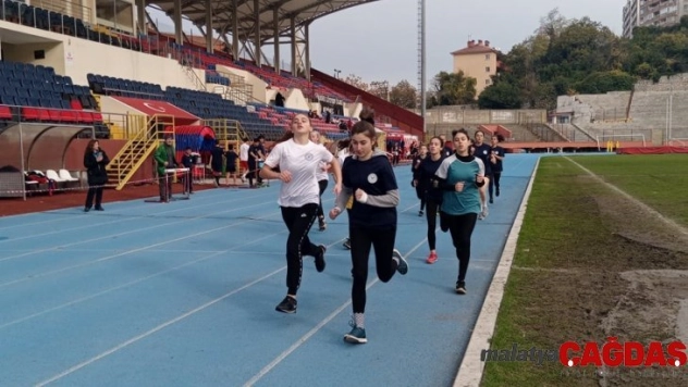 Madenciler için koştular