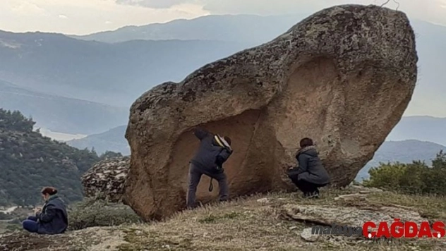 Madran Dağı kaya resimlerinde inceleme yapıldı
