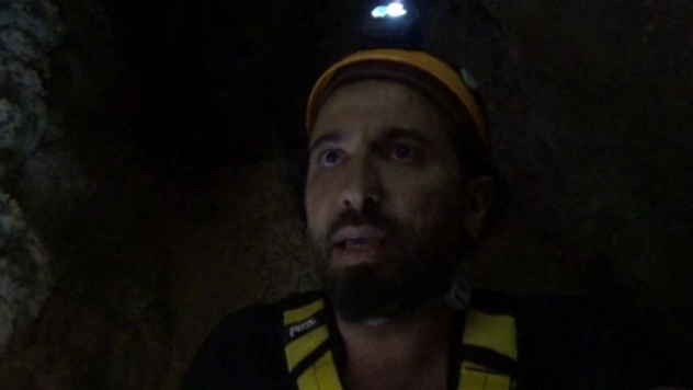 Mağaradan kurtarılan TV ekibinin içeride yaşadıkları kameraya yansıdı