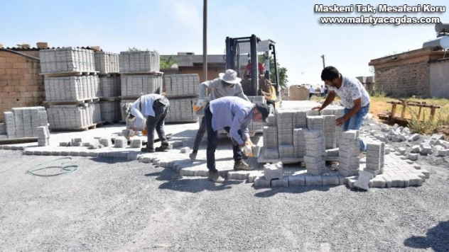 Mahallenin parke taşı ile döşenmesi vatandaşı memnun etti