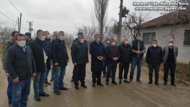 2 mahallenin yol çalışmalarını tamamladı