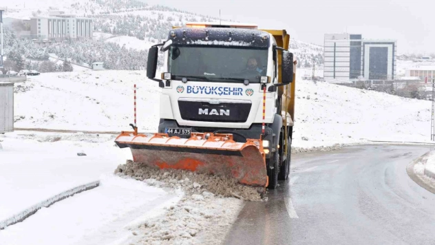 Malatya'da yoğun kar mesaisi