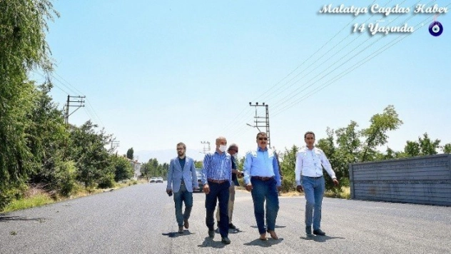 Çemlik Caddesini asfaltlıyor