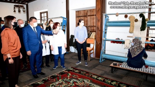 Malatya Büyükşehir'den halı dokuma kursu