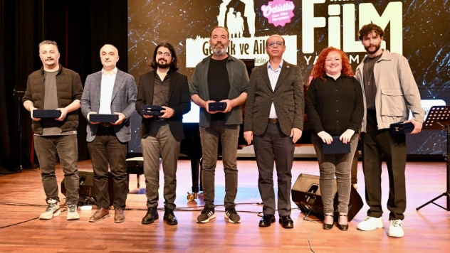 1. Kısa Film Yarışması'nın ödülleri törenle sahiplerini buldu