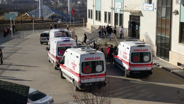 Malatya'da 10 öğrenci gıda zehirlenmesi şüphesiyle hastaneye kaldırıldı