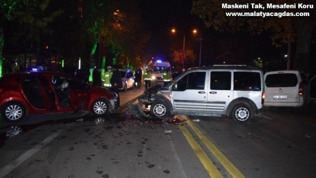 3 aracın karıştığı kazada 4 kişi yaralandı