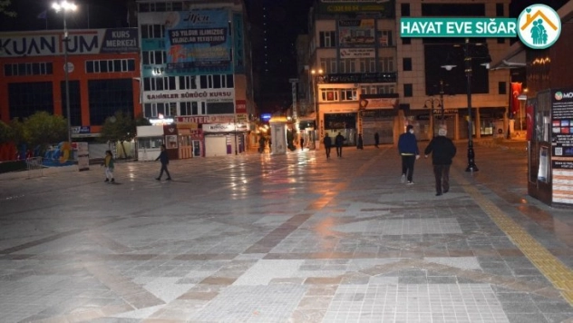 4 günlük kısıtlama sonrası sokaklar hareketlendi